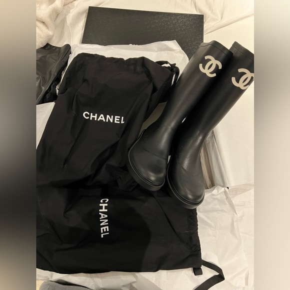 CHANEL Rain Boots, Size 40 - Picture 6 of 8